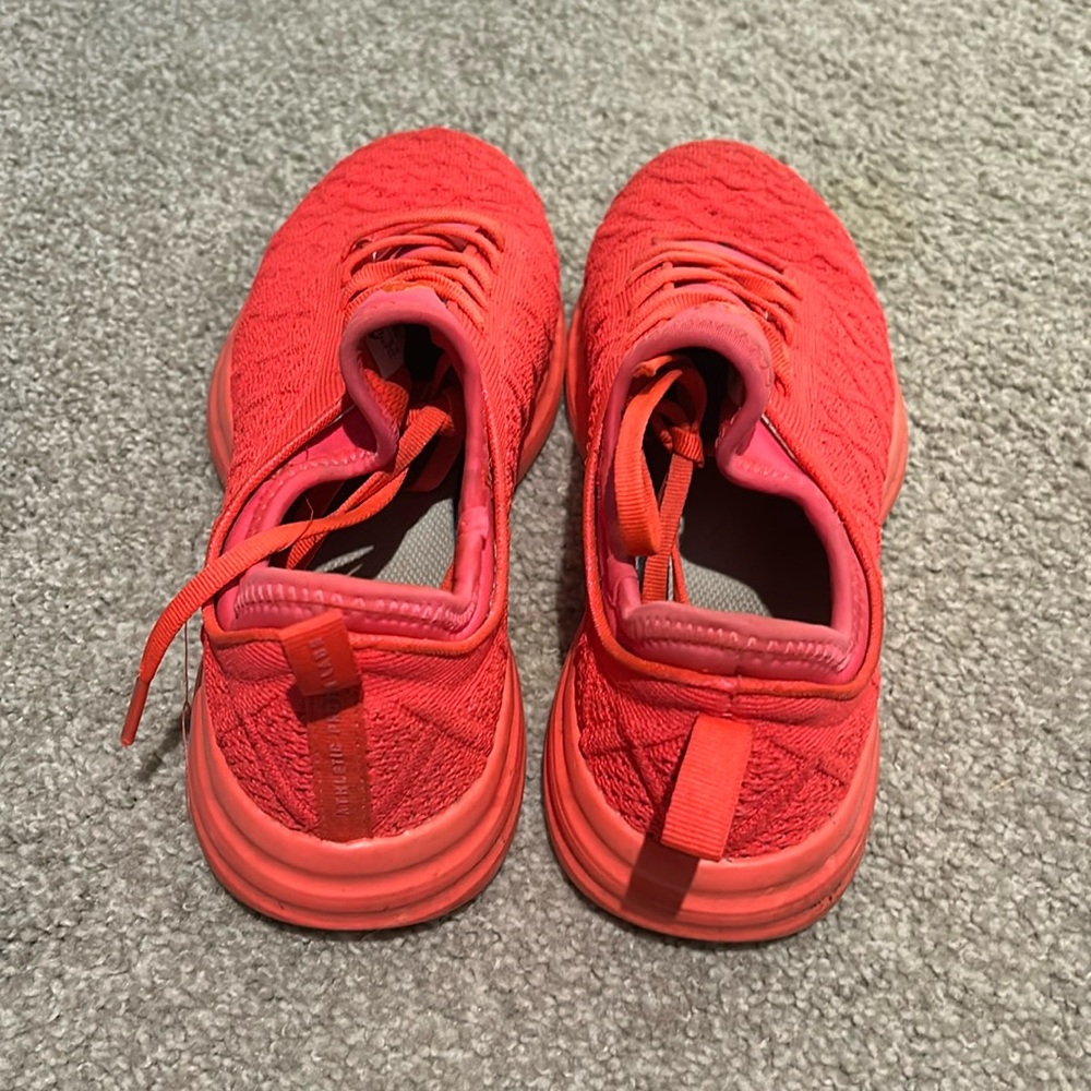 APL shoes